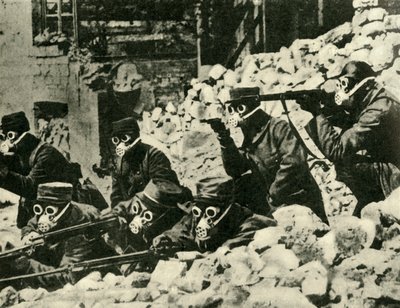 Ranskalaiset sotilaat kaasunaamareissa, ensimmäinen maailmansota, c1915, c1920. tekijältä Unbekannt
