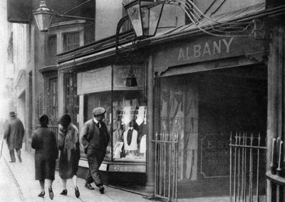 Albanyn kammioihin johtava porttitalo Vigo Streetillä, Lontoo, 1926-1927 tekijältä Unbekannt