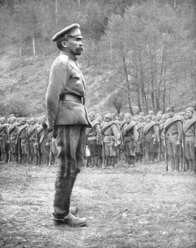 Kenraali Kornilov tarkastamassa venäläisiä joukkoja 1.7.1917 tekijältä Unbekannt