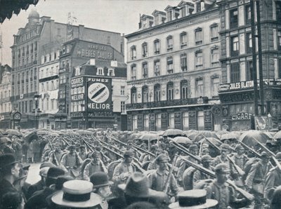Saksan jalkaväki saapuu Brysseliin sateessa, 1914 tekijältä Unbekannt