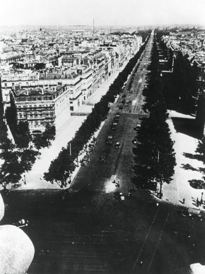 Saksalaiset joukot kulkueessa Champs Elysees -kadulla, Pariisissa, 14. kesäkuuta 1940 tekijältä Unbekannt