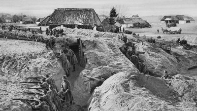 Saksan jalkaväki juoksuhaudoissa Jasionnassa, Puolassa, ensimmäinen maailmansota, 1915 tekijältä Unbekannt