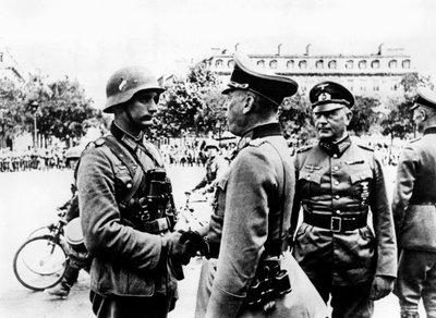 Saksan voittoparaati Pariisin valloituksen jälkeen kesäkuussa 1940 tekijältä Unbekannt