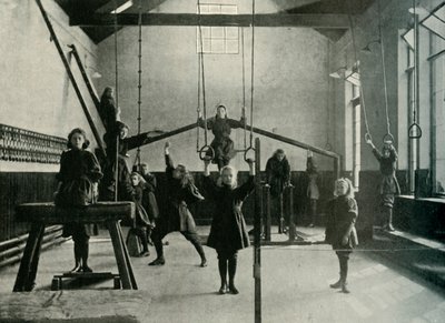 Tyttövoimistelijat kuninkaallisessa kuurojen ja tyhmien instituutissa, Friar Gate, Derby, 1902. tekijältä Unbekannt