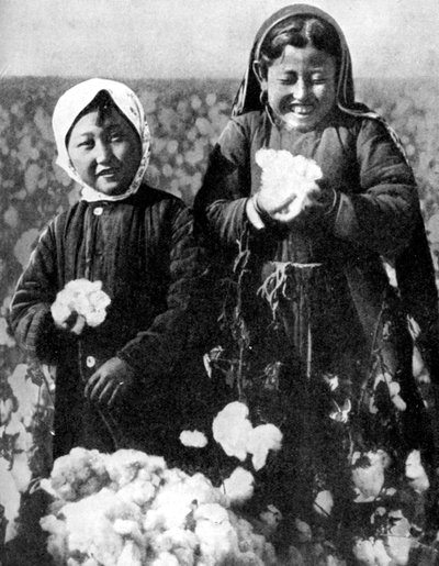Tytöt puuvillapellolla, Kazakstan, 1936 tekijältä Unbekannt