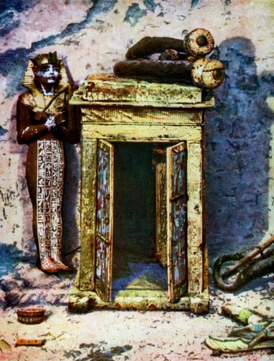 Kultainen pyhäkkö Tutankhamonin haudan etukammiossa, Egypti, 1933-1934 tekijältä Unbekannt