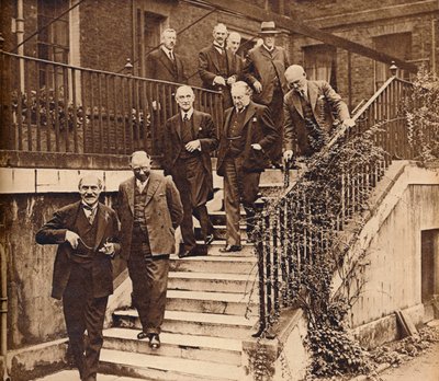 Hallitus kriisissä muodostamassa kansallisen kabinetin kuningas Yrjö V:n pyynnöstä, 1931, 1938 tekijältä Unbekannt