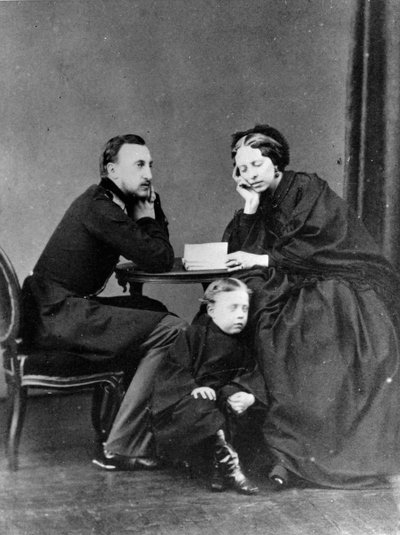 Suurruhtinas Nikolai Nikolajevitš Venäjän vanhin vaimonsa ja poikansa kanssa, c1861-c1863 tekijältä Unbekannt