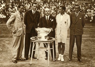 Iso-Britannia voittaa Davis Cupin tenniksen mestaruuden Pariisissa 30. heinäkuuta 1933 1935. tekijältä Unbekannt