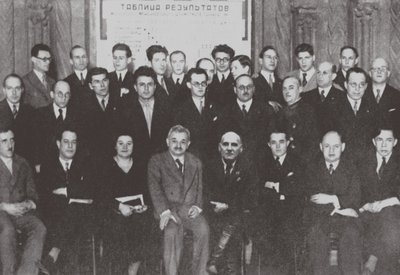 Ryhmäkuva toisen kansainvälisen shakkiturnauksen osallistujista, Moskova 1935, 1935 tekijältä Unbekannt