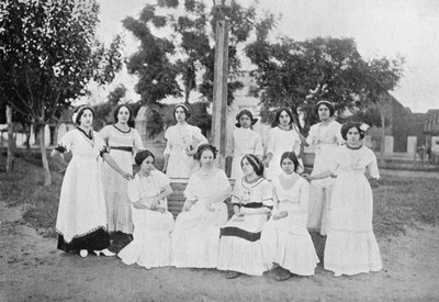 Paraguaylaisten naisten ryhmä, Carapegua, Paraguay, 1911 tekijältä Unbekannt