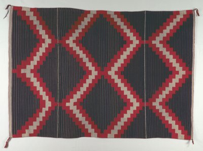 Hubbell Revival -tyylinen matto, jossa Moki Moqui Stripes, c. 1890-1910. tekijältä Unbekannt