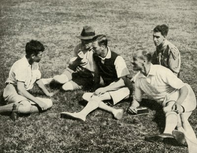 Leirissä Southwoldissa, Suffolkissa: Ystävällinen keskustelu, 1937. tekijältä Unbekannt
