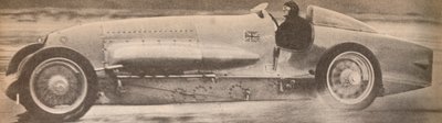 Tammikuussa 1927 majuri Malcolm Campbell rikkoi kuuluisalla Bluebirdillä maailman maanopeusennätyksen. tekijältä Unbekannt