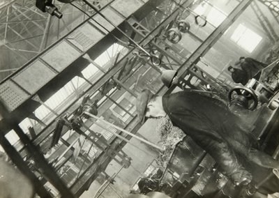 Koneenrakennustehtaassa, Neuvostoliitto, 1930-luku tekijältä Unbekannt