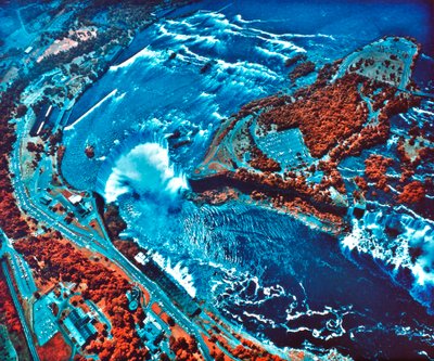 NASA Earth Survey 2 -lentokoneesta otettu infrapunavalokuva Niagaran putouksista tekijältä Unbekannt