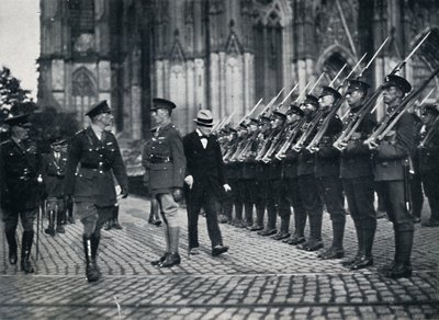 Joukkojen tarkastus Kölnin tuomiokirkon juurella, 1919, 1945 tekijältä Unbekannt