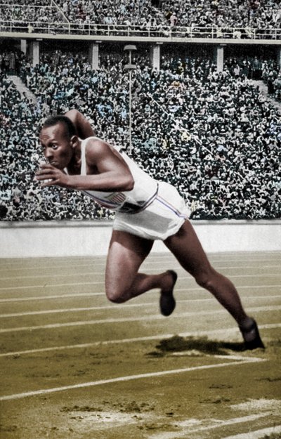 Jesse Owens 200 metrin lähdössä Berliinin olympialaisissa 1936 tekijältä Unbekannt