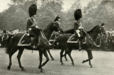 Kuningas George ratsastaa edesmenneen kuningas George V:n ja Walesin prinssin kanssa, 1928, 1937. tekijältä Unbekannt