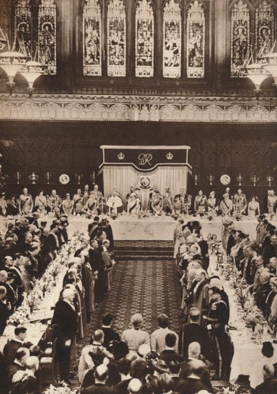 Kuningas Yrjö VI ja kuningatar Elisabet osallistuvat lounaalle kruunajaisten kunniaksi, 1937 tekijältä Unbekannt