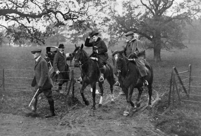 Yhdistyneen kuningaskunnan kuninkaat Edward VII ja Portugalin Manuel II metsästävät, 1909 tekijältä Unbekannt