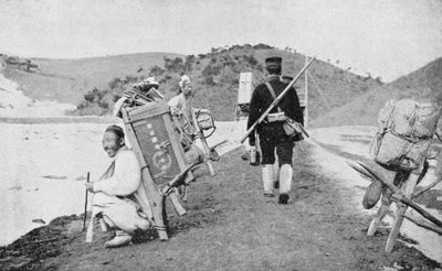 Korealaiset kulmat japanilaisten sotilaiden kantajina, Venäjän ja Japanin sota, 1904-5 tekijältä Unbekannt