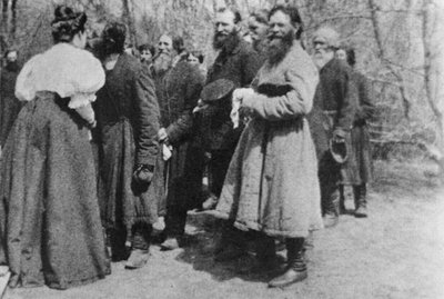 Maanomistaja antaa pääsiäistervehdyksen talonpojilleen, Venäjä, 1890-luku tekijältä Unbekannt
