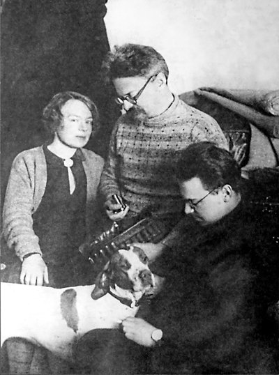 Leon Trotski ja hänen perheensä, Alma Ata, Neuvostoliitto, 1928 tekijältä Unbekannt