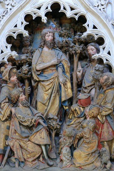 Pyhän Johannes Kastajan elämä : ""St. Johannes Kastaja näyttää Jumalan sormusta."" Pohjoisen kuoron pohjoispään korkea kohokuva (1531). Amiensin katedraali, Amiens, Ranska tekijältä Unbekannt