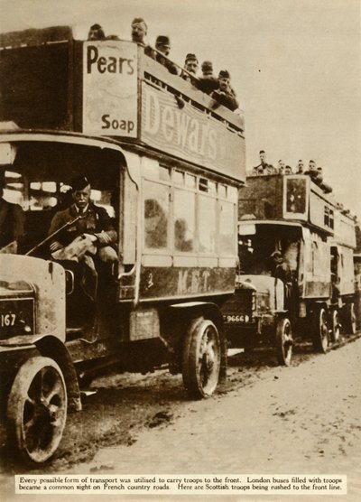 Lontoon bussit, jotka vievät skotlantilaisia joukkoja rintamalle, ensimmäinen maailmansota, 1914, 1935. tekijältä Unbekannt