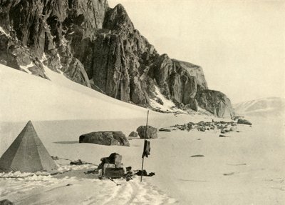 Lower Glacier Depot. Kaupat hautautuivat lumeen, c1908, 1909. tekijältä Unbekannt
