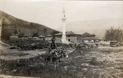 Makedoine, Kreikka: mies aasilla minareetin edessä - Postikortti 1914-1918 tekijältä Unbekannt