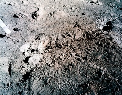 Miehitetty avaruuslento, USA, Apollo 17 Oranssi maaperä kuussa tekijältä Unbekannt