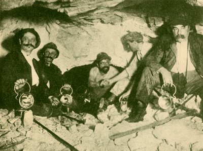 Kahden tylsän osapuolen tapaaminen Lotchbergin tunnelin viimeisessä lävistyksessä, vuodelta 1930. tekijältä Unbekannt