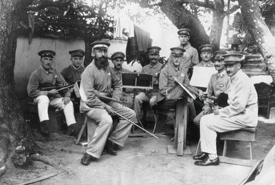 Saksalaisen Bando POW -leiriorkesterin jäseniä Tokushiman prefektuurissa, n. 1917. tekijältä Unbekannt