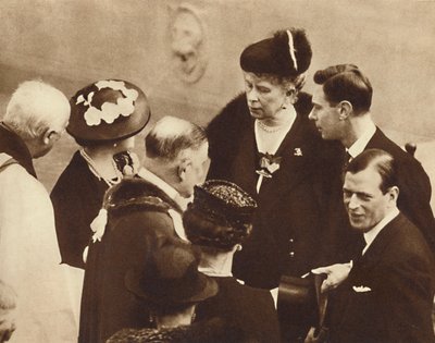 Hänen isänsä muistomerkki paljastettiin Windsorin linnassa 23. huhtikuuta 1937 tekijältä Unbekannt