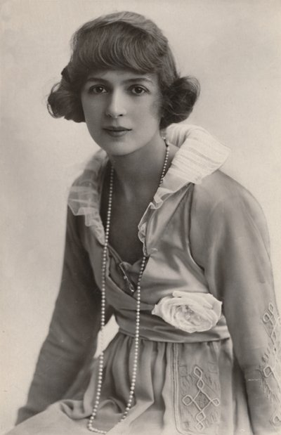 Neiti Julia James, 1890-1964, c1930. tekijältä Unbekannt