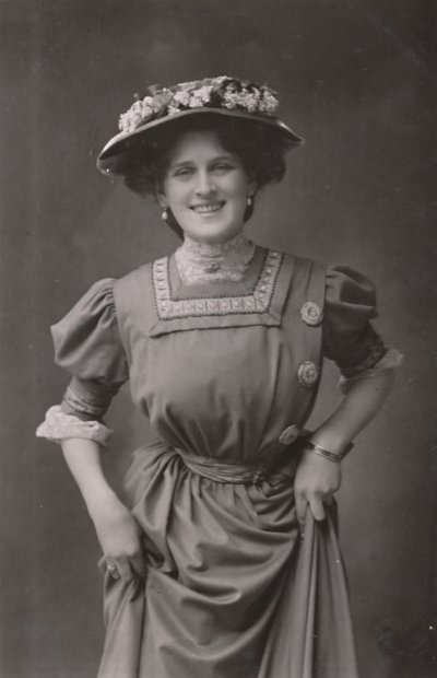Neiti Zena Dare, 1887-1975, c1930. tekijältä Unbekannt