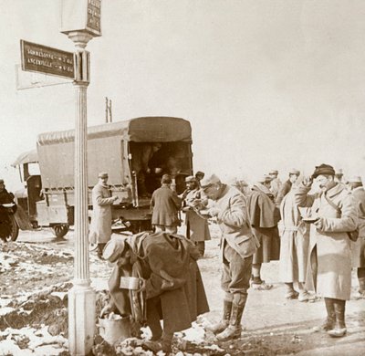 Siirrettävä keittiö Voie Sacréessa, Verdunissa, Pohjois-Ranskassa, c1914-c1918. tekijältä Unbekannt
