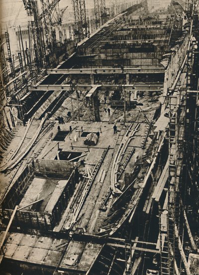 Yli 1000 jalkaa pitkä. Kuningatar Marian kuori rakentamisen alkuaikoina, 1930-1934, 1936 tekijältä Unbekannt