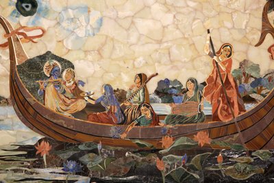 Mosaiikki hindujumala Krishnasta gopejen kanssa veneessä. Intia tekijältä Unbekannt