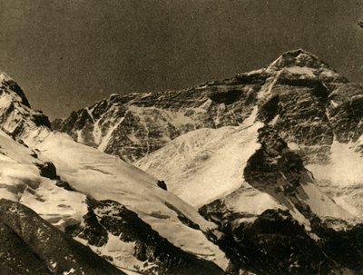 Mount Everest perusleiriltä, c1918-c1939. tekijältä Unbekannt
