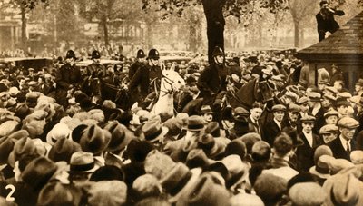 Ratsupoliisit ja marssijat, Means Test -protestit, Hyde Park, Lontoo, 1932, 1933. tekijältä Unbekannt