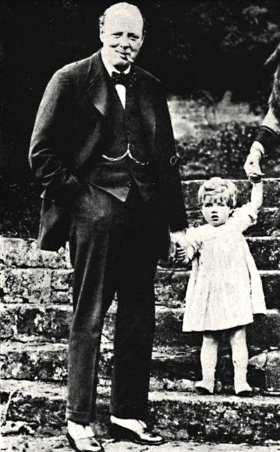 Mr. Churchill tyttärensä kanssa, 1924, 1945. tekijältä Unbekannt