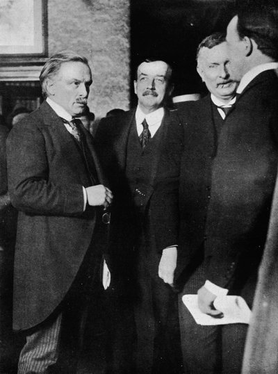 Hra Lloyd George, herra Runciman ja herra Henderson Park Hotelissa Cardiffissa haastattelunsa jälkeen tekijältä Unbekannt