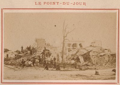 Pariisin kunta (1871): näkymä Point-du-Jour-alueen raunioihin Pariisissa toukokuussa 1871. Valokuva Pierre Pepetitista. Tulostus kartongille, himmennys. 9x5,4 cm tekijältä Unbekannt