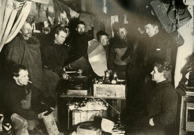 Musiikki mökissä, c1908, 1909. tekijältä Unbekannt