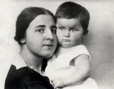 Nadežda Allilujeva, Josef Stalinin toinen vaimo ja heidän tyttärensä Svetlana Allilujeva, 1927 tekijältä Unbekannt
