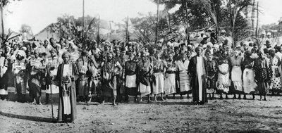 Alkuperäiset tanssijat Mombasassa, 1924-1925, 1937 tekijältä Unbekannt