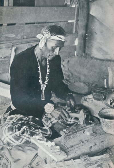 Navajo hopea- ja turkoosikorut, 1931 tekijältä Unbekannt